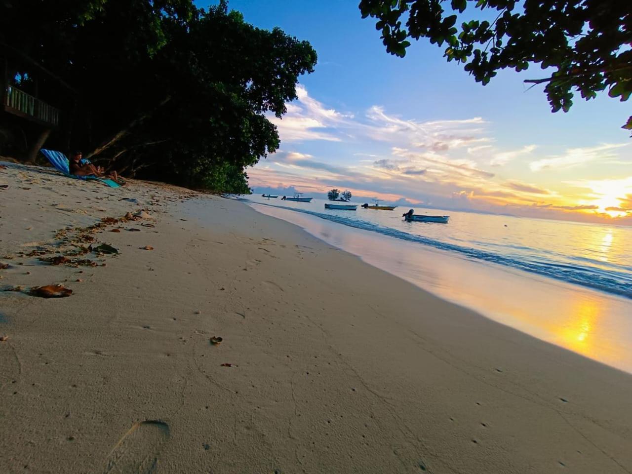 La Digue Luxury Beach & Spa Exterior photo