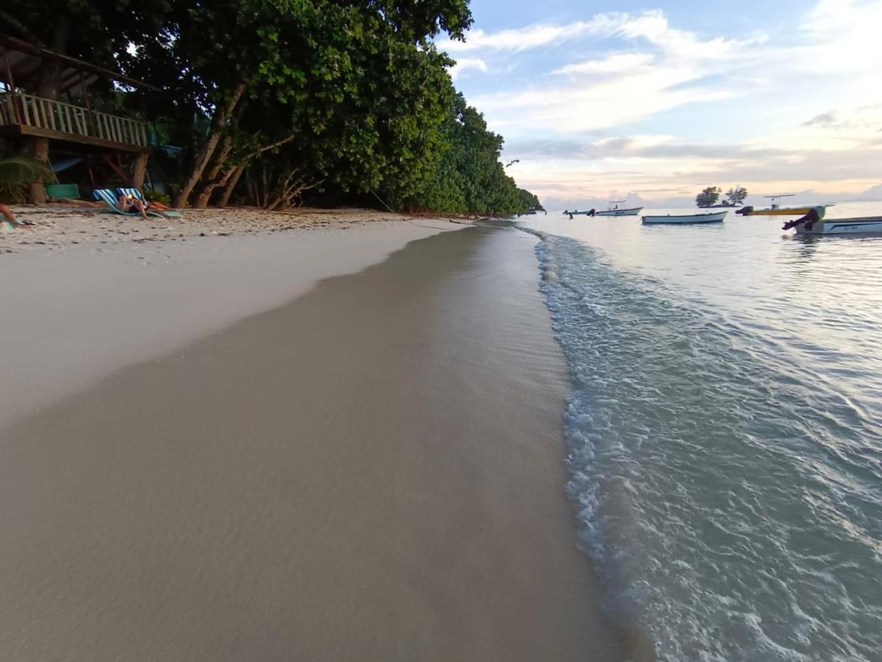 La Digue Luxury Beach & Spa Exterior photo